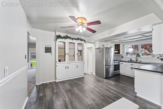 14053 April Lane, Warren, MI 48088