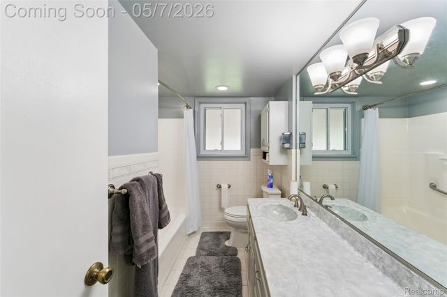 14053 April Lane, Warren, MI 48088
