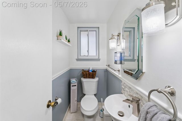 14053 April Lane, Warren, MI 48088