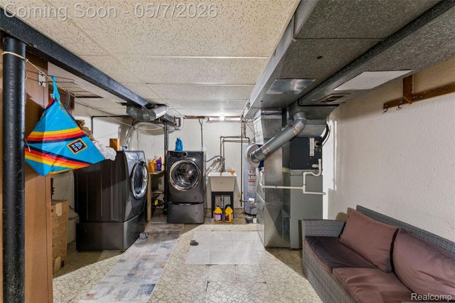 14053 April Lane, Warren, MI 48088