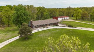 3179 COUNTY RD, Moberly, MO 65270
