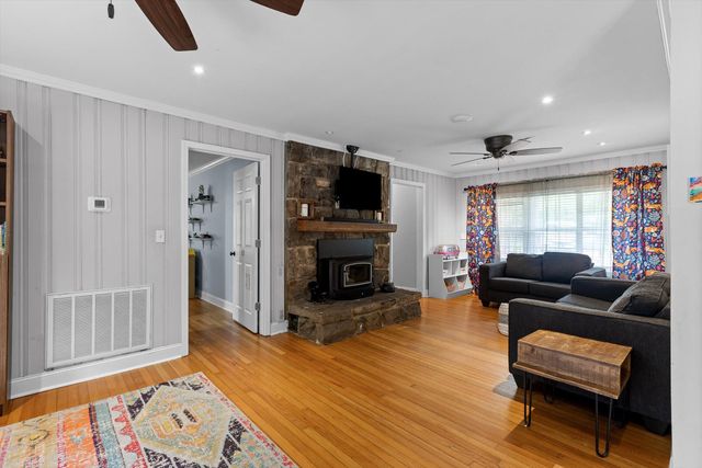 1619 Anderson Pike, Signal Mountain, TN 37377