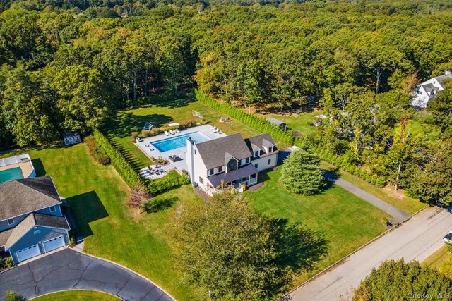 805 Kayleighs Court, East Marion, NY 11939