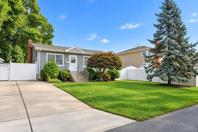 278 Lake Drive, Copiague, NY 11726
