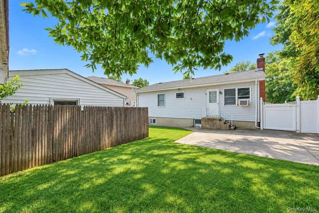 278 Lake Drive, Copiague, NY 11726