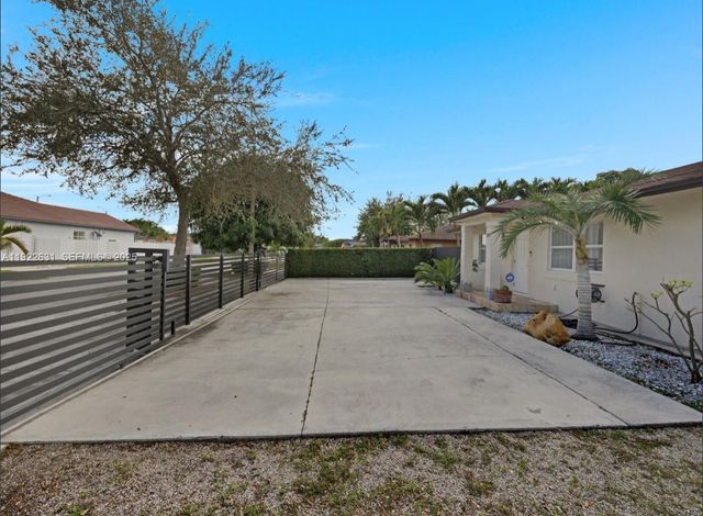 29330 SW 143rd Ave, Homestead, FL 33033