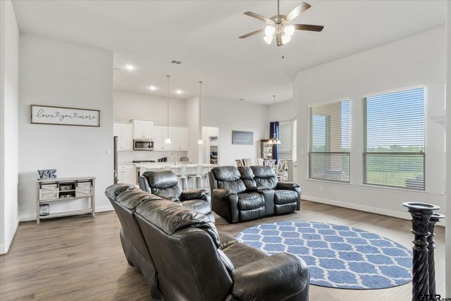 425 Private Rd 7017, Edgewood, TX 75117