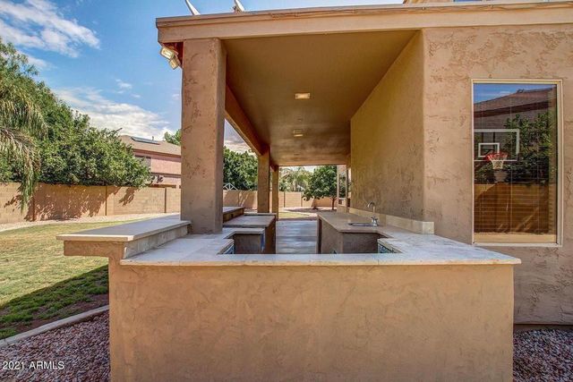 562 N Danielson Way, Chandler, AZ 85225