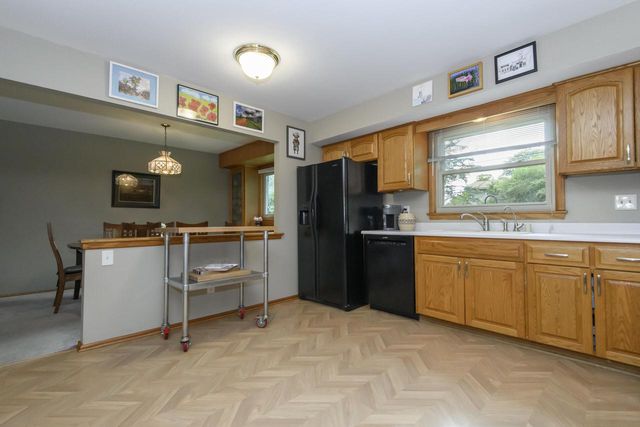 4695 Wessex DRIVE, Brookfield, WI 53045