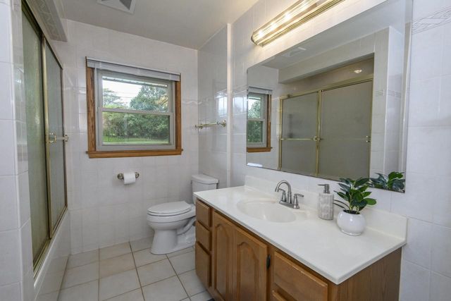 4695 Wessex DRIVE, Brookfield, WI 53045