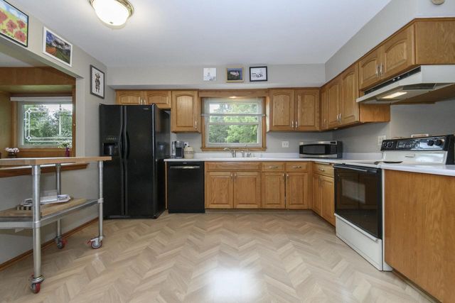 4695 Wessex DRIVE, Brookfield, WI 53045