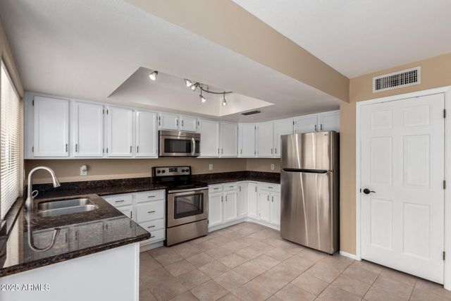 6101 W SUNNYSIDE Drive, Glendale, AZ 85304