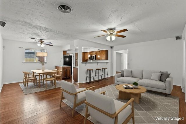 635 Meadowlawn St, La Porte, TX 77571