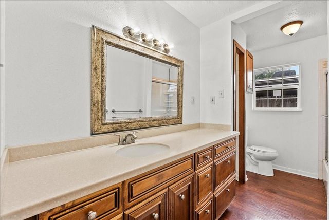 635 Meadowlawn St, La Porte, TX 77571