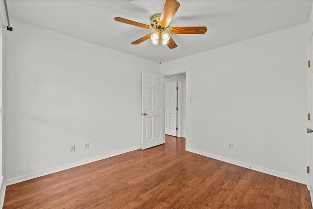 635 Meadowlawn St, La Porte, TX 77571