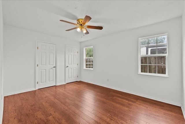 635 Meadowlawn St, La Porte, TX 77571