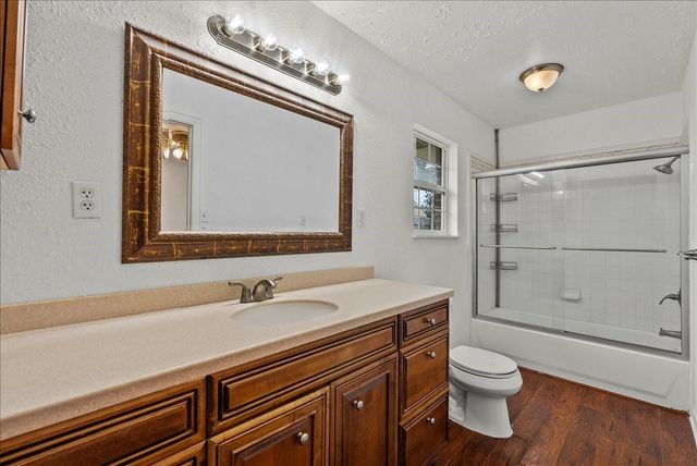 635 Meadowlawn St, La Porte, TX 77571
