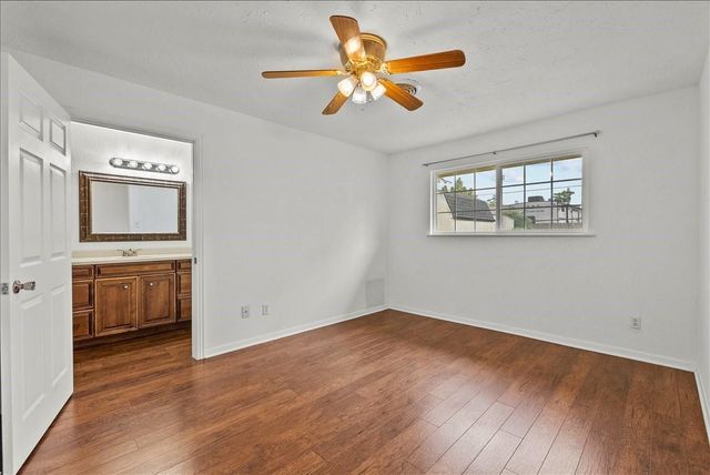 635 Meadowlawn St, La Porte, TX 77571