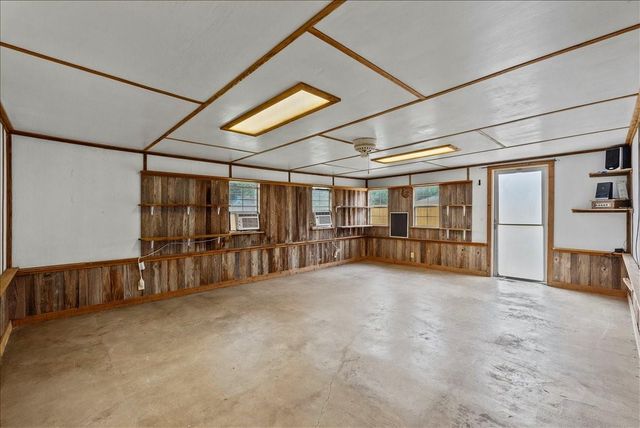635 Meadowlawn St, La Porte, TX 77571