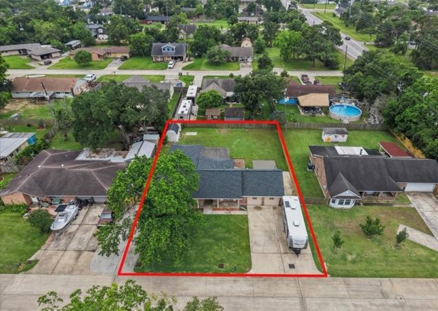 635 Meadowlawn St, La Porte, TX 77571