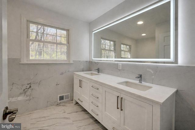 26 HONEY BROOK DR, Princeton, NJ 08540
