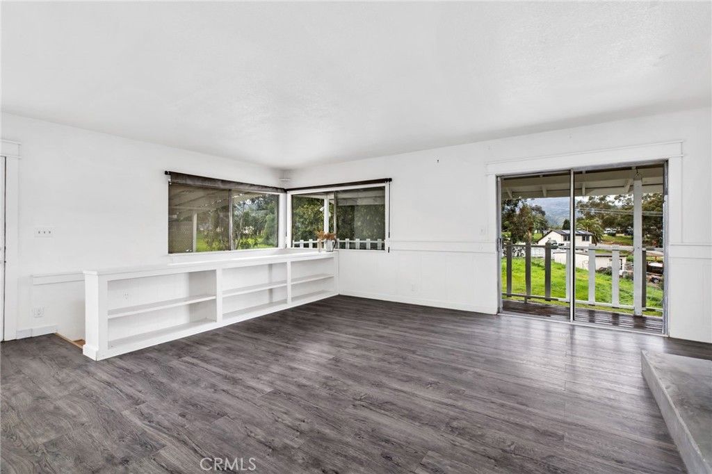 Image 10 of property listing at 16550 Arnold Avenue, Lake Elsinore, CA 92530