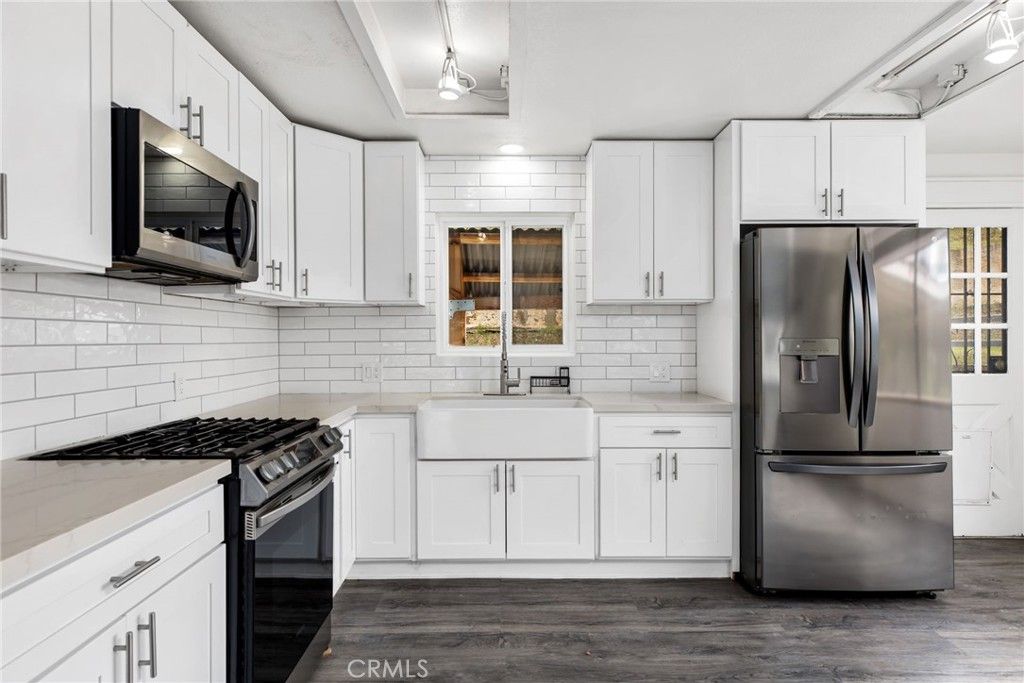 Image 16 of property listing at 16550 Arnold Avenue, Lake Elsinore, CA 92530