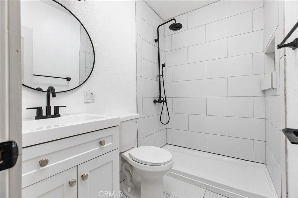 Image 18 of property listing at 16550 Arnold Avenue, Lake Elsinore, CA 92530