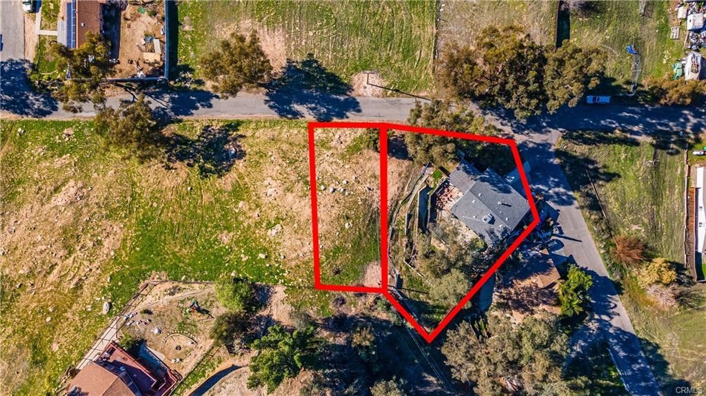 Image 2 of property listing at 16550 Arnold Avenue, Lake Elsinore, CA 92530