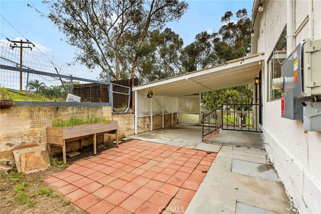 Image 30 of property listing at 16550 Arnold Avenue, Lake Elsinore, CA 92530