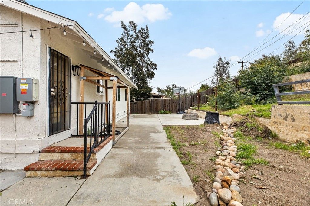 Image 31 of property listing at 16550 Arnold Avenue, Lake Elsinore, CA 92530