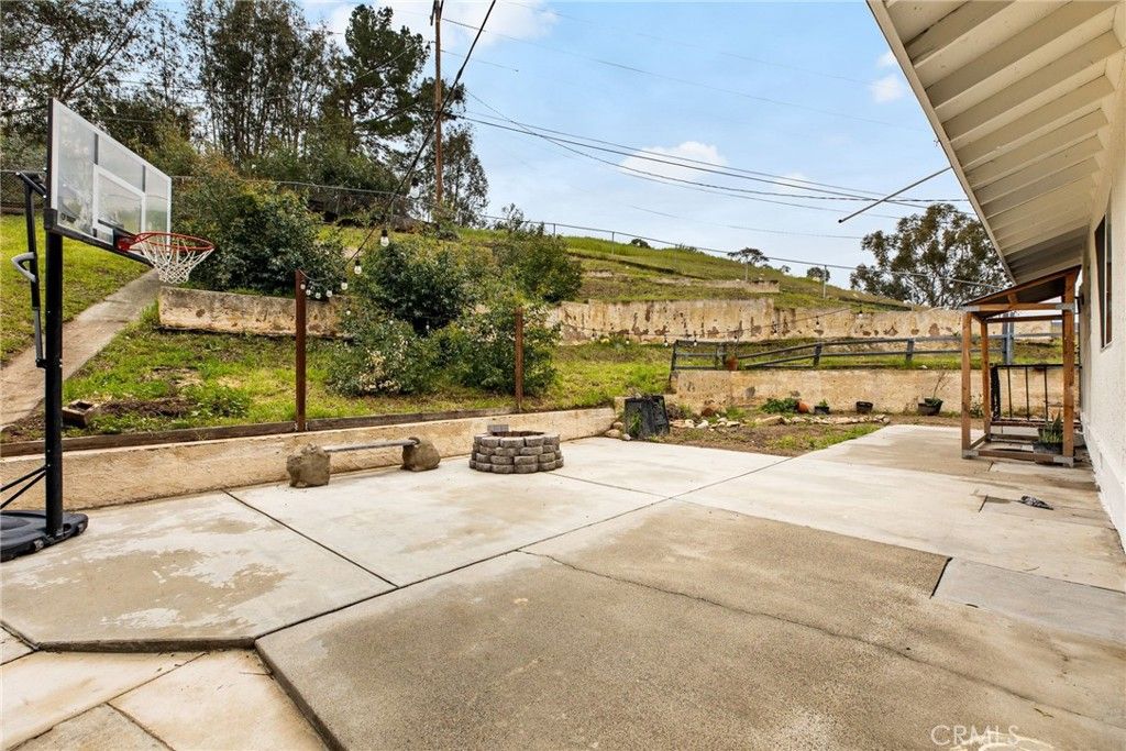 Image 33 of property listing at 16550 Arnold Avenue, Lake Elsinore, CA 92530