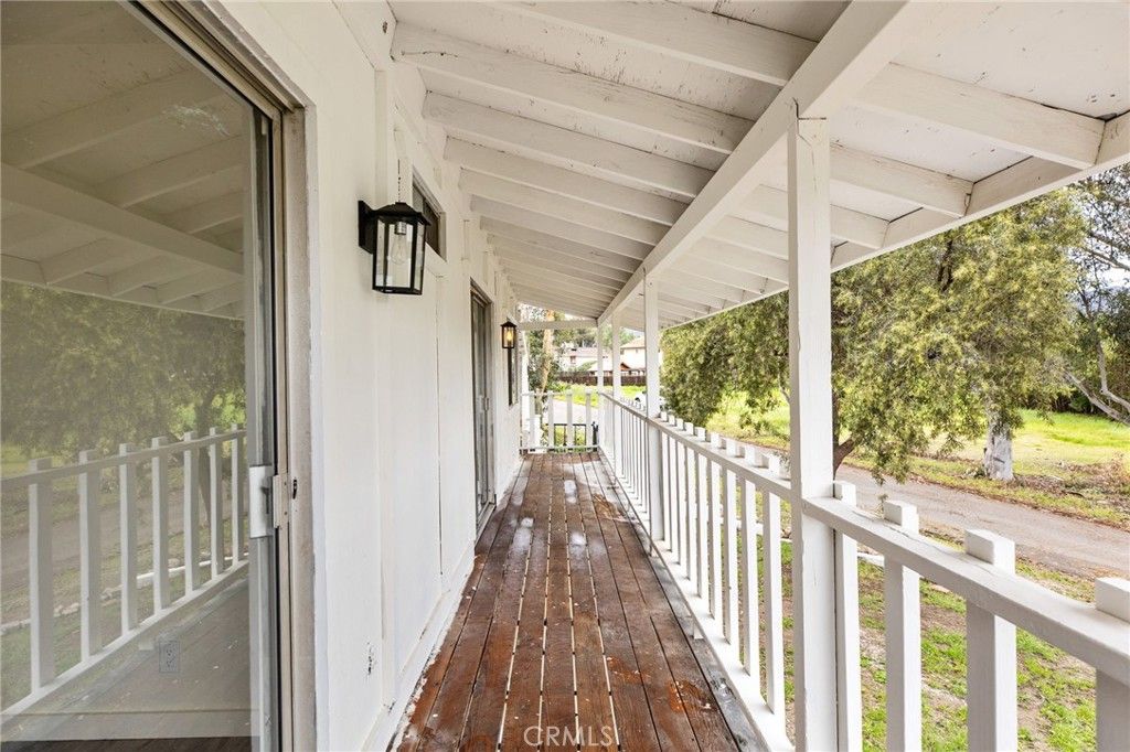 Image 38 of property listing at 16550 Arnold Avenue, Lake Elsinore, CA 92530