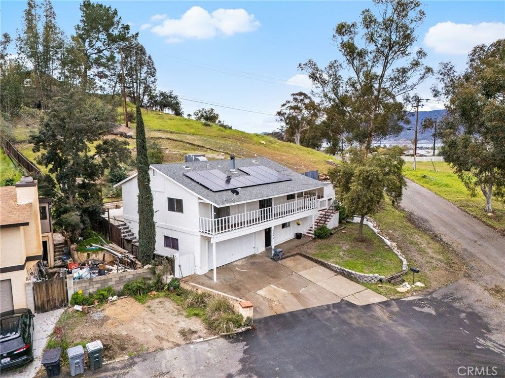 Image 42 of property listing at 16550 Arnold Avenue, Lake Elsinore, CA 92530