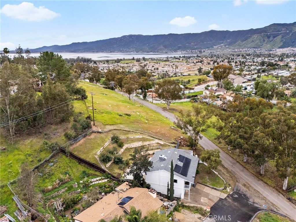 Image 46 of property listing at 16550 Arnold Avenue, Lake Elsinore, CA 92530