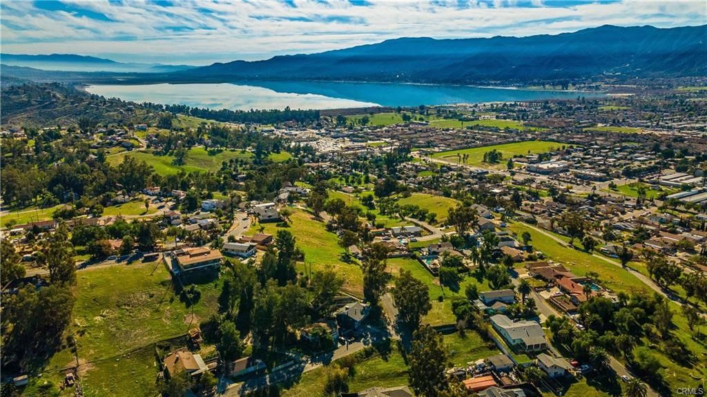 Image 51 of property listing at 16550 Arnold Avenue, Lake Elsinore, CA 92530