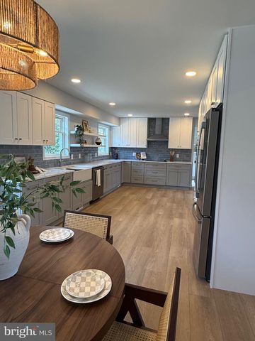 192 HICKORY POINT RD, Pasadena, MD 21122