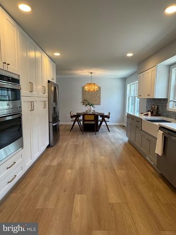 192 HICKORY POINT RD, Pasadena, MD 21122