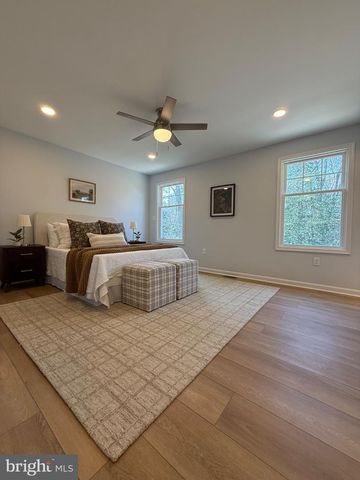 192 HICKORY POINT RD, Pasadena, MD 21122