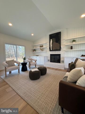 192 HICKORY POINT RD, Pasadena, MD 21122