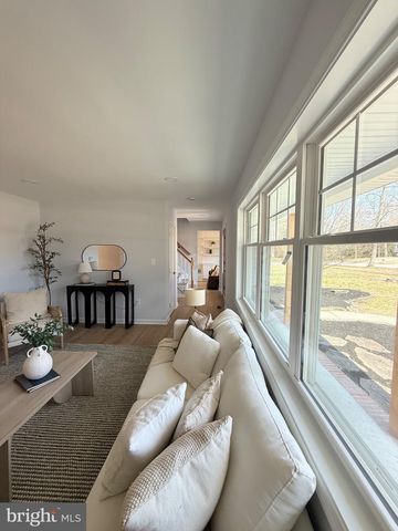 192 HICKORY POINT RD, Pasadena, MD 21122
