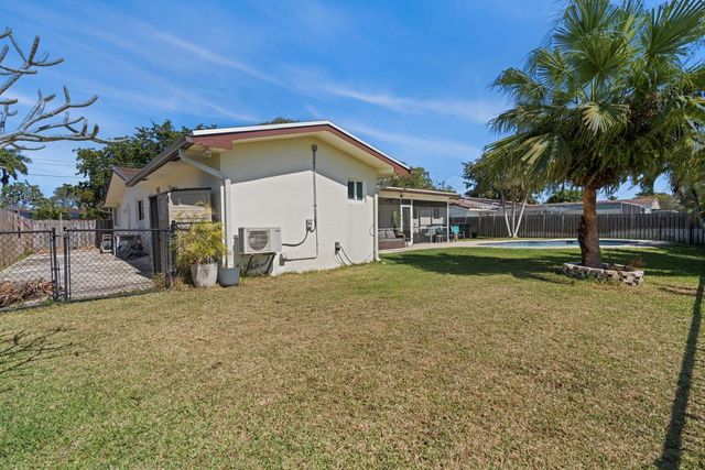 7140 NW 10th Court, Plantation, FL 33313