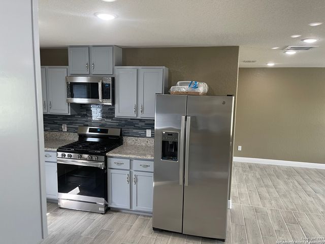 2710 HICKS AVE, San Antonio, TX 78210