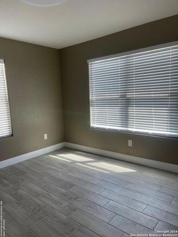 2710 HICKS AVE, San Antonio, TX 78210