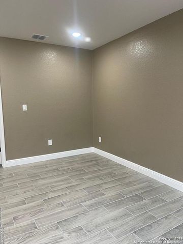 2710 HICKS AVE, San Antonio, TX 78210