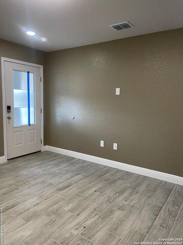 2710 HICKS AVE, San Antonio, TX 78210