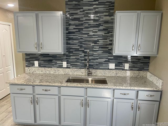2710 HICKS AVE, San Antonio, TX 78210
