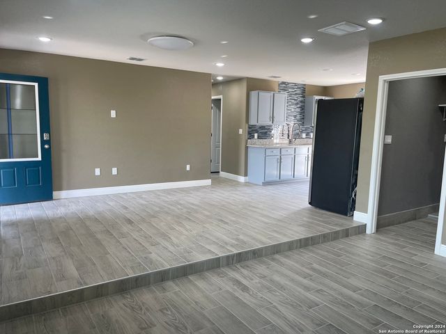 2710 HICKS AVE, San Antonio, TX 78210