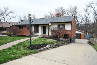 26 Terrace Dr, Green Tree, PA 15205