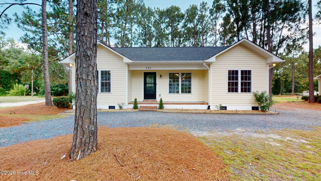125 Forest Place, Aberdeen, NC 28315